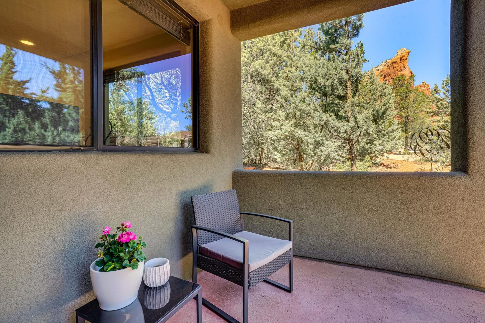 Sedona Couples Retreat With Patio Walk To Trails! Lejlighed Eksteriør billede